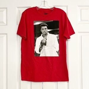Aeropostale Red Muhammad Ali Boxer Graphic Crew neck Tee T-Shirt. Mens Small
